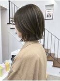 オリーブカラー×レイヤーボブ