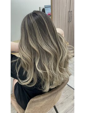 ジゼル(gisele) (小山)バレイヤージュ