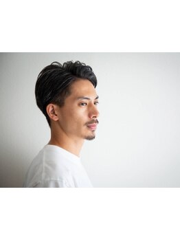 明るく自然に染まる白髪ぼかしが人気！気になる白髪もしっかりカバーしながら、艶感のある美しい仕上がりに