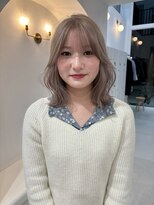 エマン(AIMANT)&nbsp;抜け感たっぷりなベージュカラー