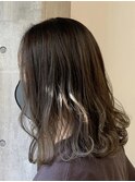 ハイライト アッシュベージュ オリーブ ゆる巻き セミロング