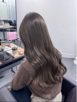 シア(sia) こっくりあたたかいココアグレージュでツヤ髪に◎