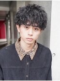 スーツ短髪ツーブロック束感モテる黒髪シークレットパーマ流行
