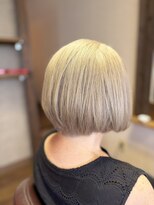 ヘアーズ はれるや(hair's)&nbsp;ミルクティーベージュ×オン眉ぱつっとミディアム地毛ハイライト