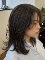 ノラキチジョウジ(NORA KICHIJOJI)&nbsp;オフィスで浮かないハイライト細めハイライトセンターパート