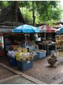 クート(ku-to) タイの屋台色合いがカラフルでかわいい。