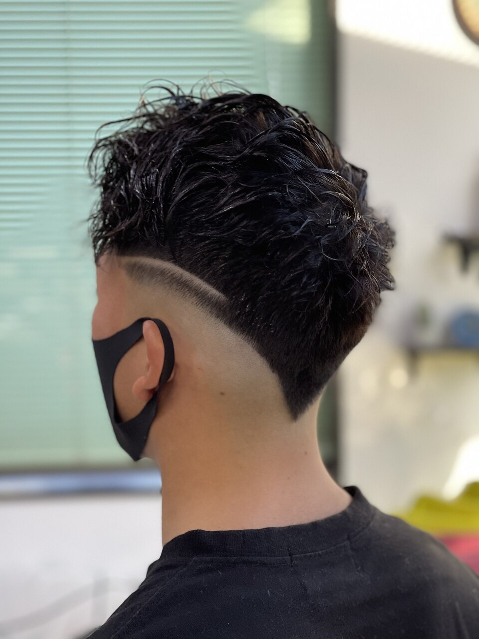 スキンフェード＋スパイラルパーマ＋ツーブロック＋ライン：L110357820