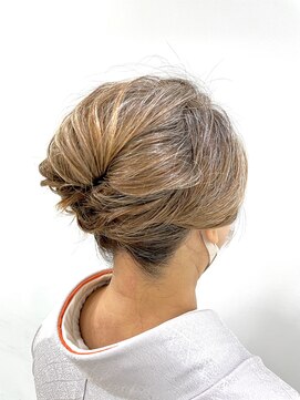 クオーター(QUARTER) 大人アップセット卒業式シニヨン編み込み