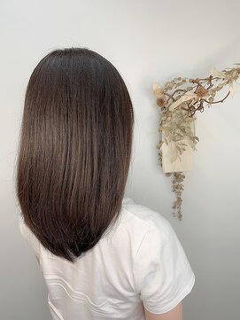 イーラ(era) 《era》Aujua リペアリティー　艶ツヤ透明感ストレート　みわ