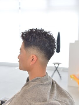 セカンド(2nd) スキンフェード×ハードパーマ【ツイスト】