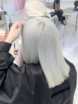 ミテ ナゴヤ(mite nagoya) ホワイトシルバー / エフェクトブリーチ / ハイトーン / 名駅