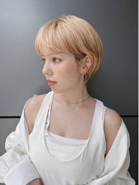 トルネード(TORNADO) 丸みマッシュショートハイトーンミルクティーベージュK20250803