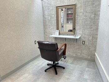 マタンヘアー(Matin hair)の写真/居心地の良いおもてなしで、長く通えるサロン♪お席とお席の間で仕切りがあり、隣を気にせずリラックス*