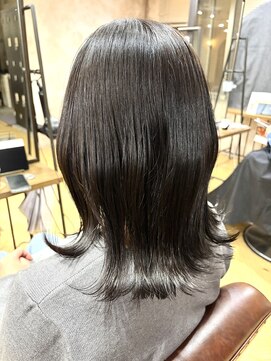 アンティーカ バイ エレノア(Antica by eleanor) 暗めグレージュ×くびれヘア