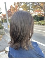 ビタミン(VITAMIN)&nbsp;伸ばしかけも綺麗に｜大人のナチュラルレイヤーミディ