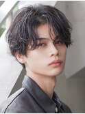 スーツ短髪ツーブロック束感モテる黒髪シークレットパーマ流行