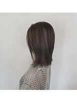 オーガニックサロン リタ(ORGANIC SALON Rita)&nbsp;アッシュ系ハイライトのミディアムスタイル