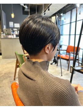 インス(ensue) 20代30代40代小顔ハンサムショート刈り上げ女子刈り上げショート
