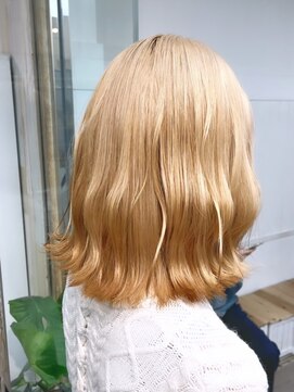 ネウィサリュー 立川(newi saLyu) 丸型卵形切りっぱなしボブワンレンボブ美髪ピンクブラウン立川