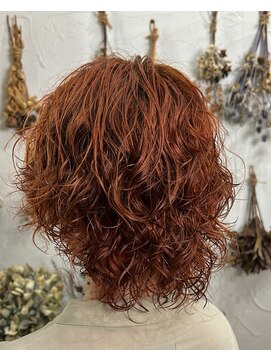 ヘアスタジオ ブリエ(HAIR STUDIO BRILLER) 2024　レイヤーカット×グルグルパーマ×オレンジ