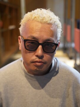 メリケンバーバーショップ コウベ(MERICAN BARBERSHOP KOBE) 抜きっぱなしブリーチイージーパンクスパイキーショート