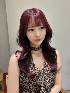 ホロ(hollo) チェリーレッド×レイヤーカット