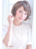 【elfo】外ハネとベージュカラーで華やかショートボブ