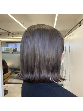 リジー(Litzy) 赤みを抑えて暗髪に【三國麗奈】