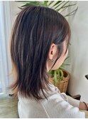 後れ毛ミディアムレイヤー×グレージュ