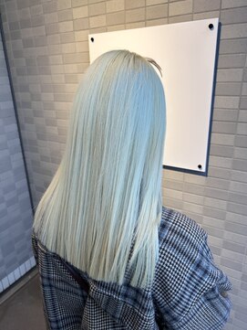 シークエストアンドシプラス(C/QUEST&C-plus) ホワイトカラー　ブリーチ　辻堂