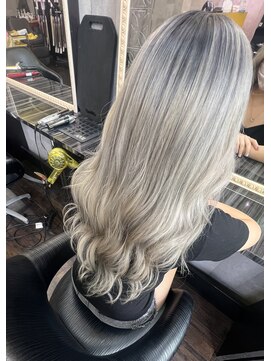 カットツー(Cut2) ホワイトカラー、シャドールーツ