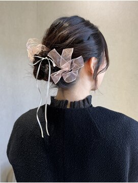 ホワイト(White) シニヨンアレンジ