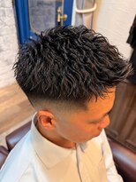ミリオンバックス 上野(Million Bucks)&nbsp;MEN'S HAIR刈り上げセンターパート波巻きツイストスパイラル