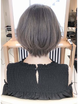 デイズ(days) ひし形丸みショート☆アッシュグレージュブリーチデザインカラー