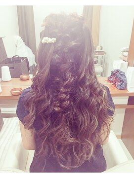 ブラウ ネイル パーティー(Blau Nail Party) ゆるっとダウンヘアー