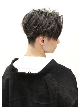 ヨシザワインク プレミアム 築地店(YOSHIZAWA Inc. PREMIUM) 刈り上げ前下がりセンターパートニュアンスパーマツーブロック