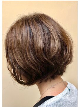 スタイリッシュガーデンみたか ステップボーンカットのショート×パーマ