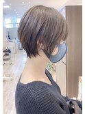 襟足束感ショートボブ