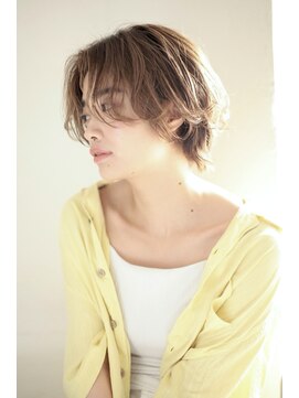 ファム(FAM) ショートボブ　パーマ　ハイライト　アッシュ　代官山　恵比寿