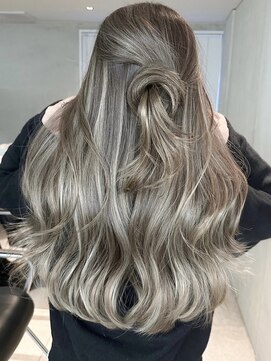 キング 梅田(K!ng) ハイライトカラーミルクティーベージュレイヤーカット