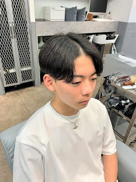 ノイセル 西本町(Noisyle) ブルーブラックフェザーパーマ刈り上げセンターパートy