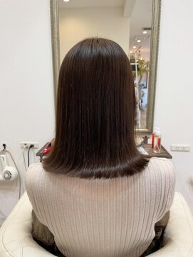ラテ アトリエ(latte atelier) 外ハネ/艶髪/ブラウンカラー