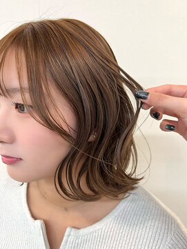ミディアムレイヤー/ブラウンベージュアッシュ/顔まわりカット