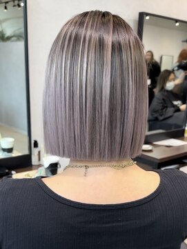 メリー オオサカ(Merly Osaka) 心斎橋/バレイヤージュ/レイヤーカット/海外レイヤー