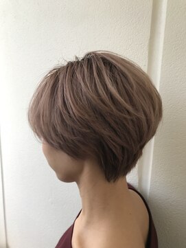 ナンバー エアロ 横浜(N° +aero) 大人可愛い20代30代40代小顔ワンサイドショートボブ丸み前下がり