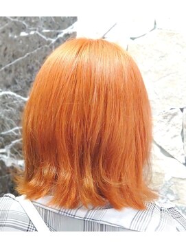 クラウド ナイン ブランシュ(CLOUD Nine blanche) ピュアオレンジ×外はねボブ