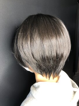 サローネデ アグスティナ バイ サンバンチ(salones de agustina by sanbanchi) 【agustina TAKAKO/明石大久保】シアーグレージュ×ショートボブ