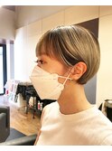 耳かけショート×グレージュ