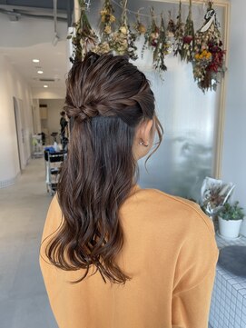 ファスナーグランデ(fustener grande) ゆるふわハーフアップ