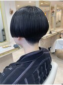 刈り上げ女子　骨格補正　センターパート　ショートカット女子